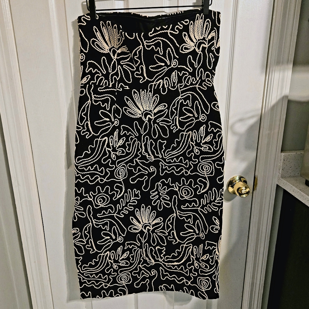 LOFT Black Strapless Midi Dress with White Floral Outline - Picture 5 of 11